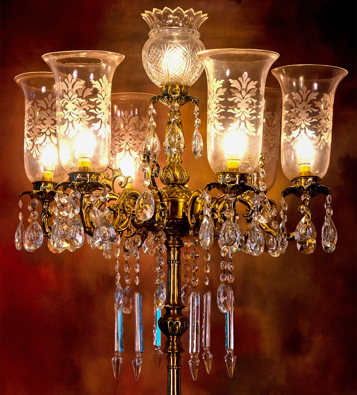 Rajkumari Crystal Brass Floor Lamp caters to India's deep cultural heritage, reflecting the grandeur and regal legacy of the Rajputana kingdoms. This lamp is ideal for customers who want to introduce a touch of royalty and tradition into their modern homes. Its luxurious design resonates with those who appreciate Indian craftsmanship and opulent decor styles.